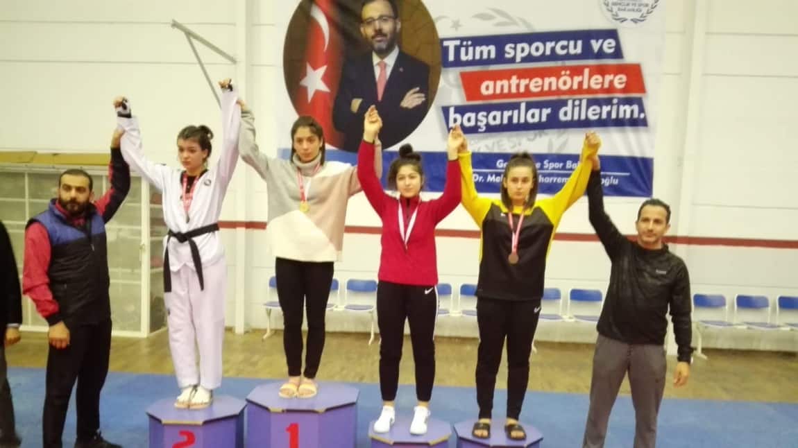 Öğrencimiz Elif Naz CANTAV Taekwondo Gençler Ankara 3.'sü oldu.