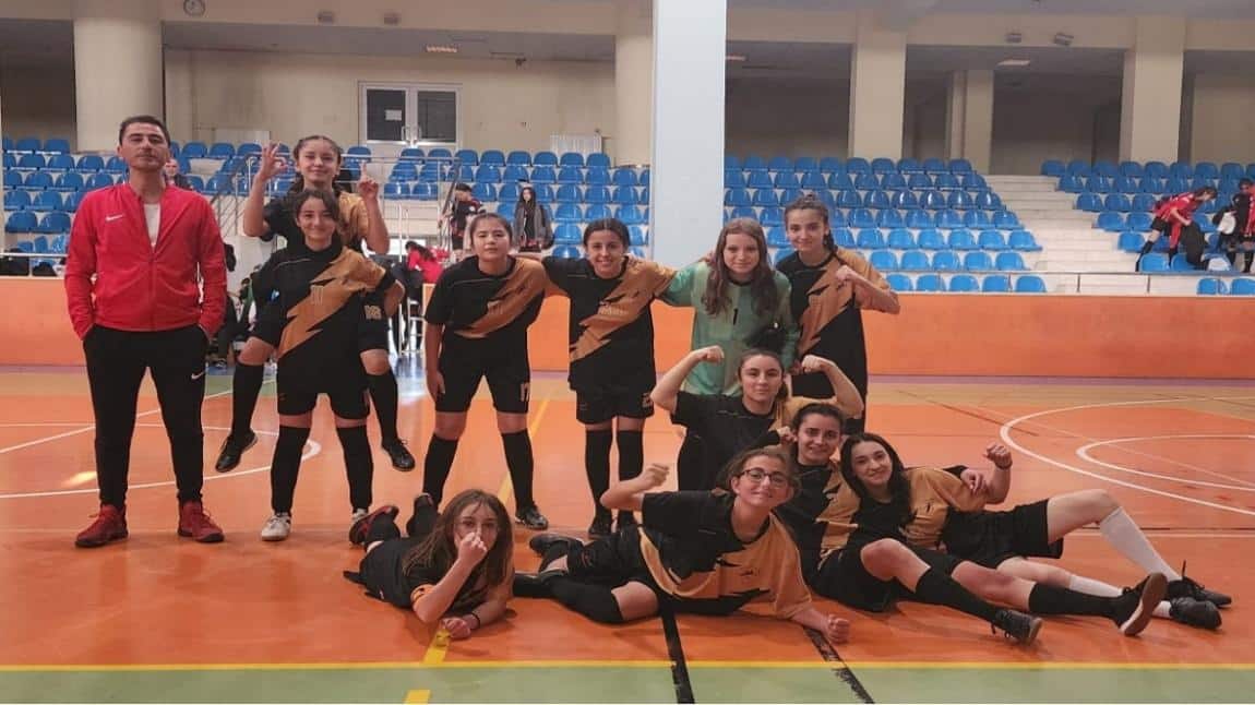 Bir Şampiyonlukta Kız Futsal Takımımızdan
